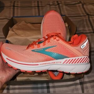 Brooks Adrenalines GTS 22